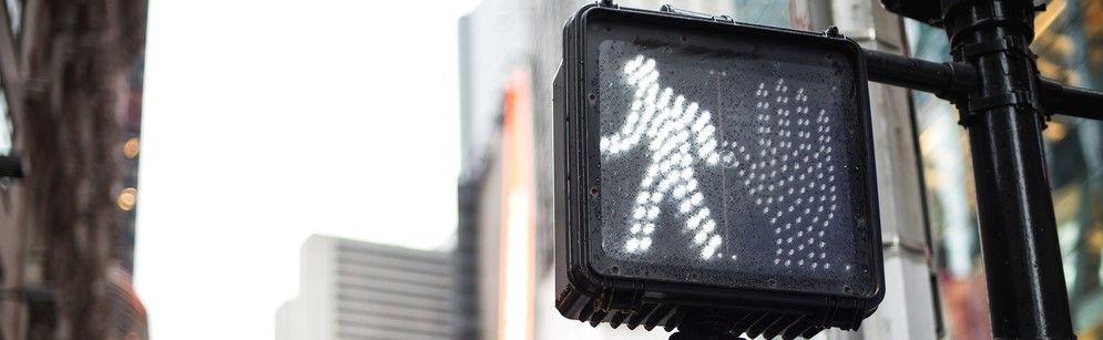 Pedestrian traffic light to help avoid accidents